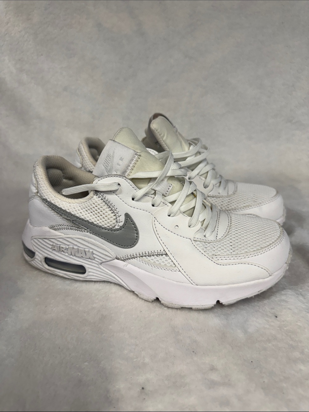 Nike Womenโs White and Gray Air Max Low-Top Sneakers